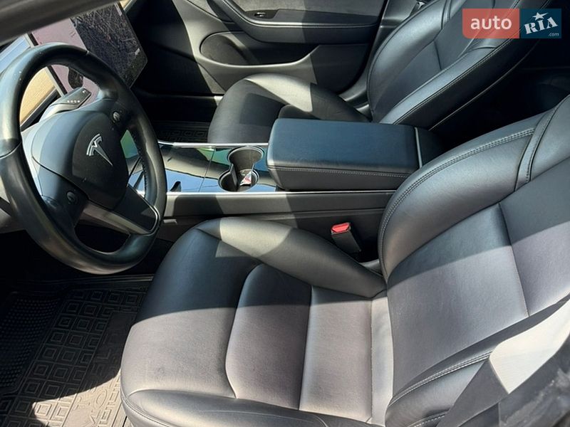 Седан Tesla Model 3 2018 в Києві