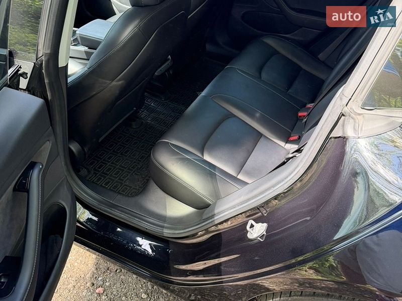 Седан Tesla Model 3 2018 в Києві