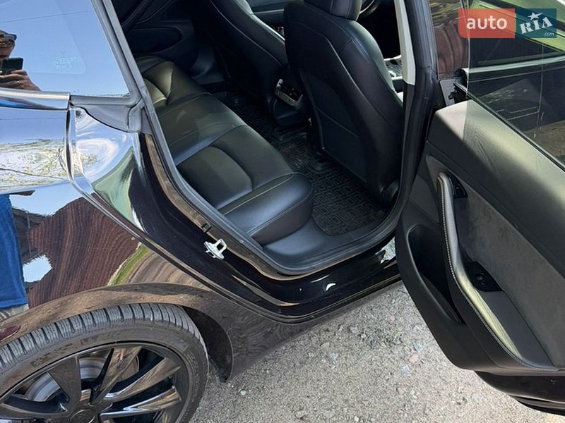 Седан Tesla Model 3 2018 в Києві
