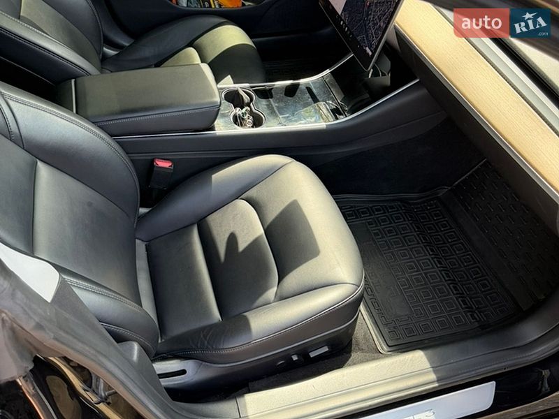 Седан Tesla Model 3 2018 в Києві