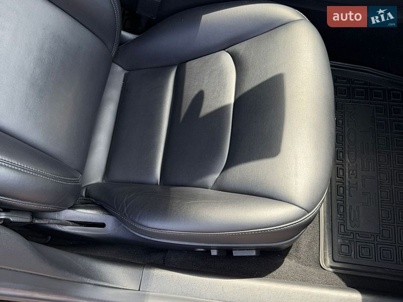 Седан Tesla Model 3 2018 в Києві