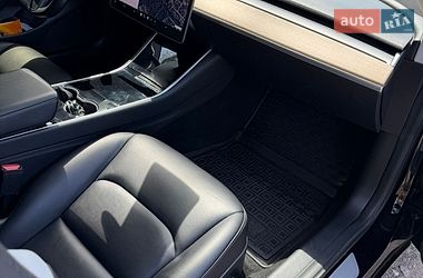 Седан Tesla Model 3 2018 в Києві