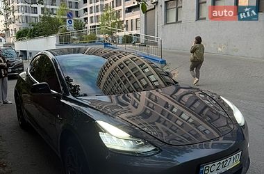 Tesla Model 3  2019
