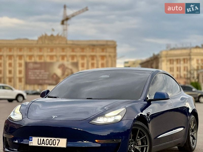 Tesla Model 3 2021