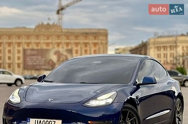 Tesla Model 3  2021