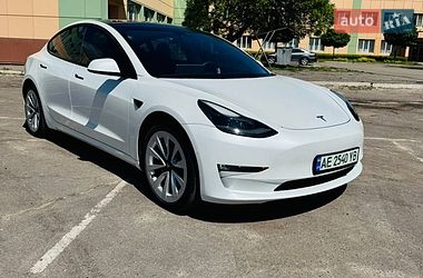 Tesla Model 3  2021