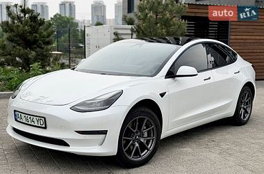 Tesla Model 3  2021