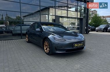 Tesla Model 3  2018
