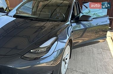 Tesla Model 3  2021