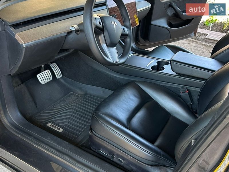 Седан Tesla Model 3 2021 в Кривому Розі