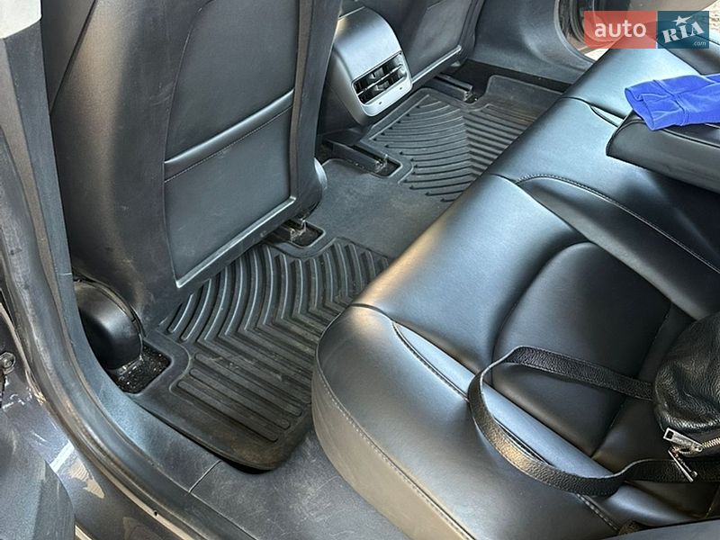 Седан Tesla Model 3 2021 в Кривому Розі