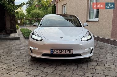 Tesla Model 3  2022