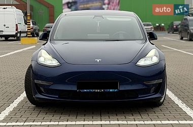 Tesla Model 3  2022