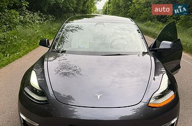 Tesla Model 3  2022