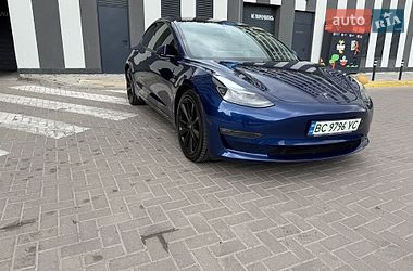 Седан Tesla Model 3 2023 в Львове