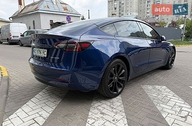 Седан Tesla Model 3 2023 в Львове