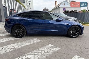 Седан Tesla Model 3 2023 в Львове