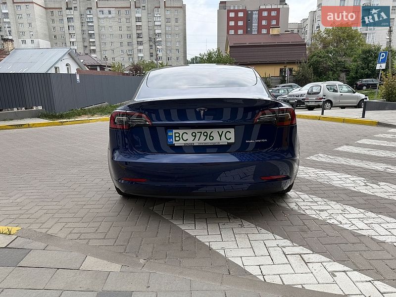 Седан Tesla Model 3 2023 в Львове