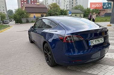 Седан Tesla Model 3 2023 в Львове