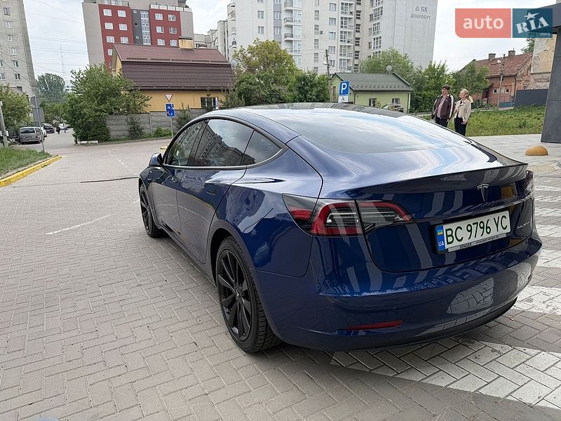 Седан Tesla Model 3 2023 в Львове