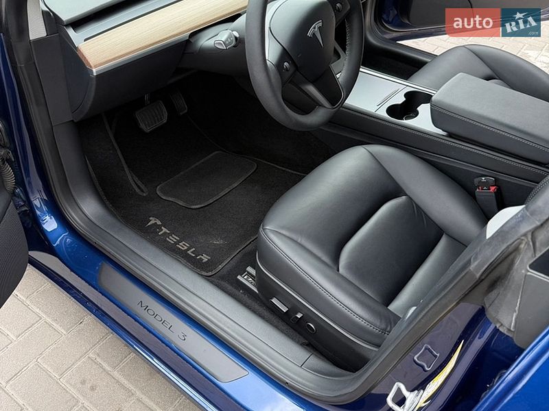 Седан Tesla Model 3 2023 в Львове