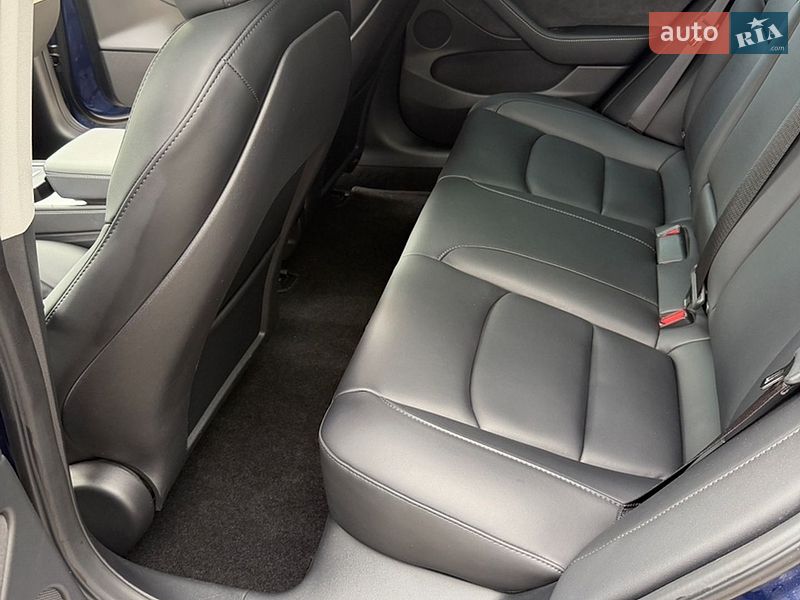 Седан Tesla Model 3 2023 в Львове
