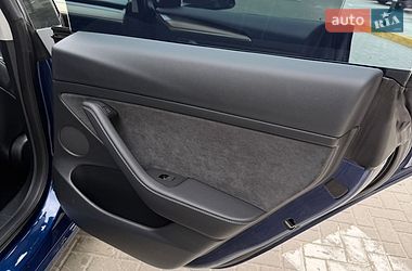 Седан Tesla Model 3 2023 в Львове