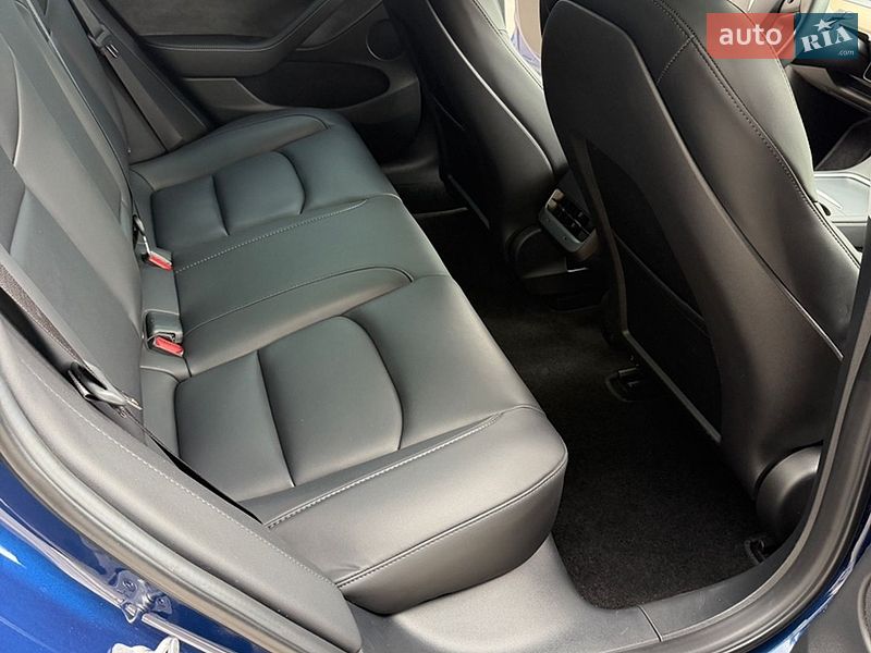 Седан Tesla Model 3 2023 в Львове