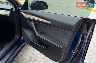 Седан Tesla Model 3 2023 в Львове