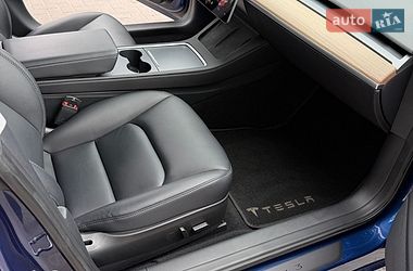 Седан Tesla Model 3 2023 в Львове