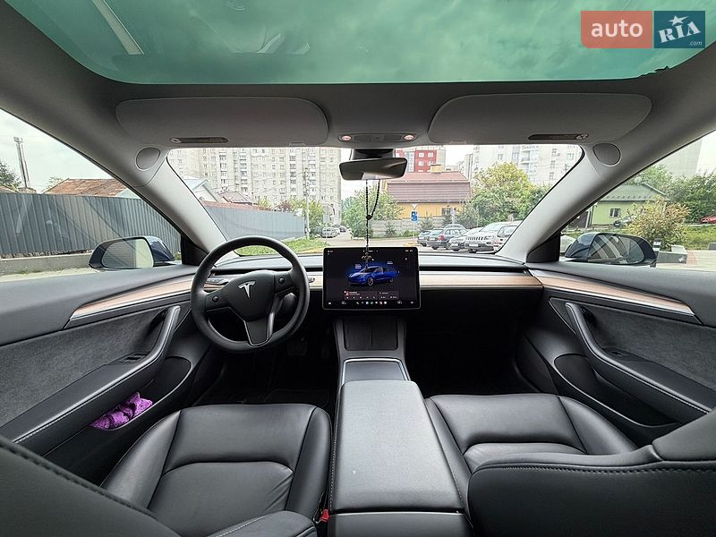 Седан Tesla Model 3 2023 в Львове