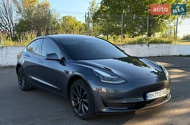 Tesla Model 3  2019