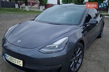 Tesla Model 3  2022