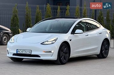 Tesla Model 3  2021