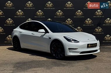 Tesla Model 3  2021