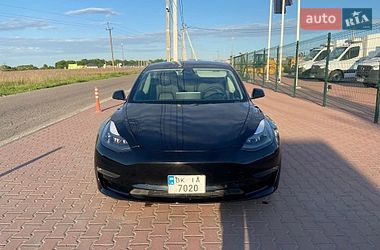 Tesla Model 3  2022