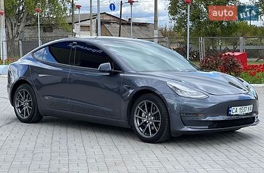 Tesla Model 3  2020