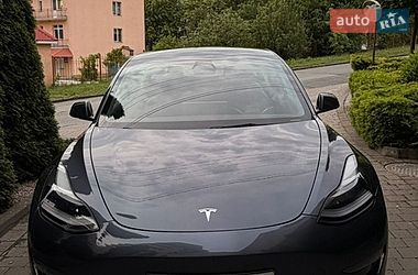Tesla Model 3  2022