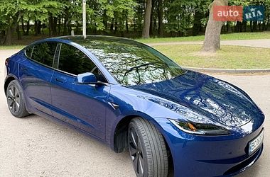 Tesla Model 3  2024