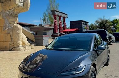 Tesla Model 3  2024