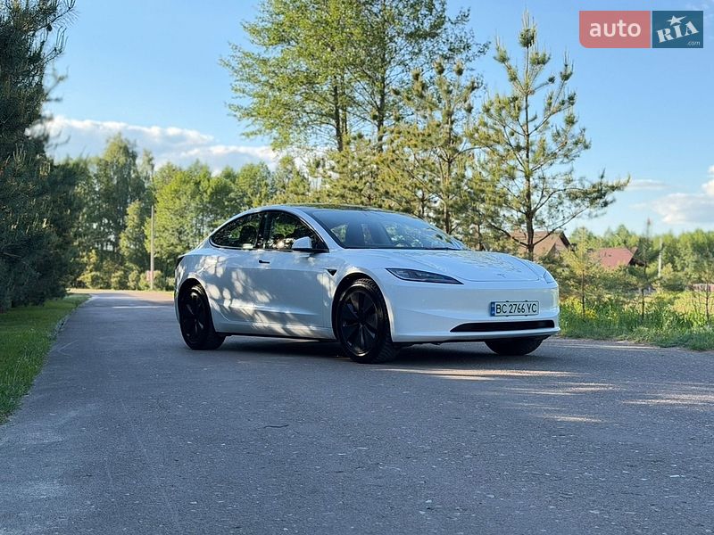 Седан Tesla Model 3 2024 в Львове
