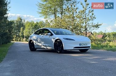 Tesla Model 3  2024