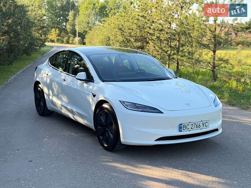 Седан Tesla Model 3 2024 в Львове