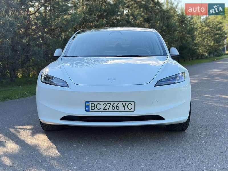 Седан Tesla Model 3 2024 в Львове