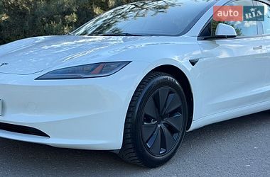 Седан Tesla Model 3 2024 в Львове