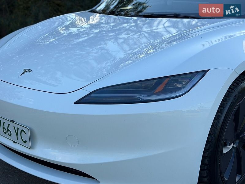Седан Tesla Model 3 2024 в Львове