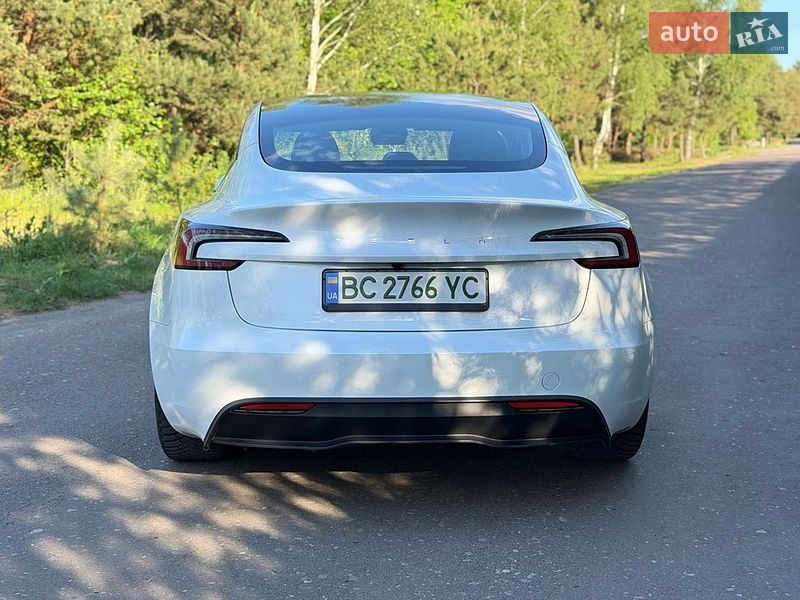Седан Tesla Model 3 2024 в Львове