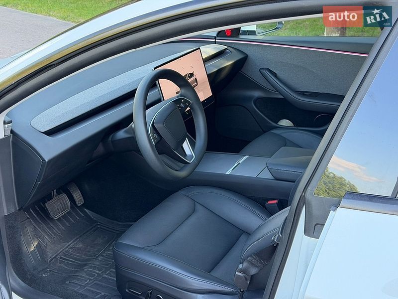 Седан Tesla Model 3 2024 в Львове