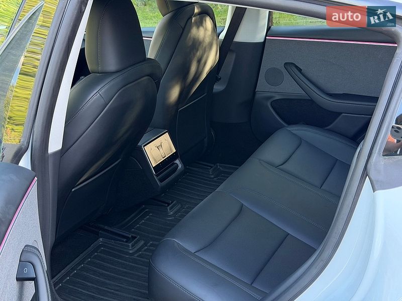 Седан Tesla Model 3 2024 в Львове
