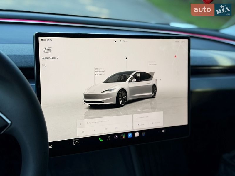 Седан Tesla Model 3 2024 в Львове